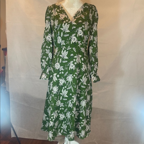 Chic Green Floral Long Sleeve Dress - Picture 10 of 10